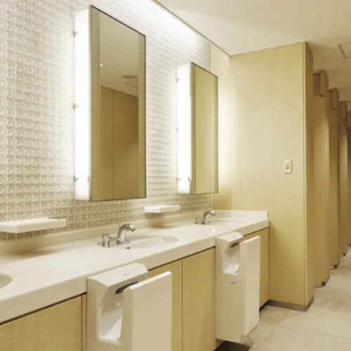 施設のトイレの洗面台の写真